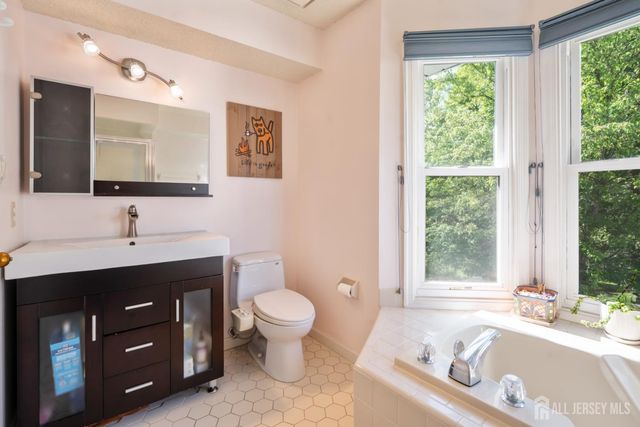 112 Lloyd Court, East Brunswick, NJ 08816