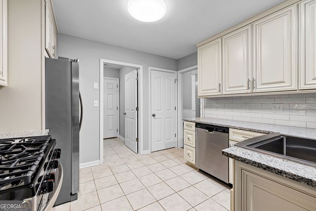 193 Kingsbrook Circle, Newnan, GA 30265