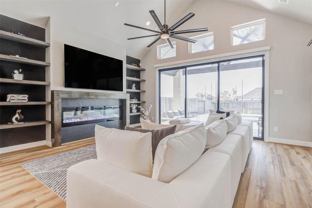 1719 Rustling Creek Drive, Missouri City, TX 77459