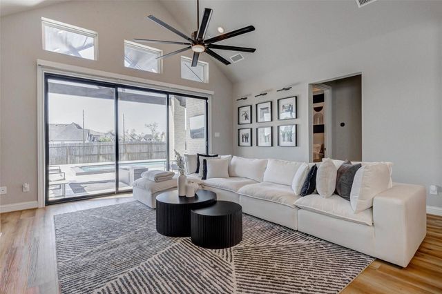 1719 Rustling Creek Drive, Missouri City, TX 77459