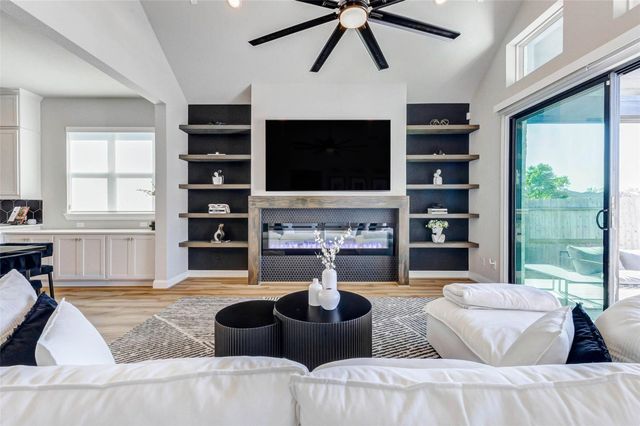 1719 Rustling Creek Drive, Missouri City, TX 77459