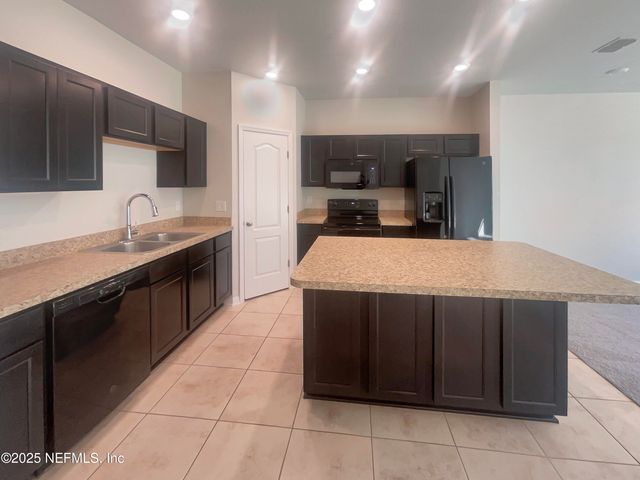 10560 MAIDSTONE COVE Drive, Jacksonville, FL 32218