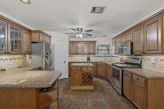 10985 Woods Lane, Cleveland, TX 77328