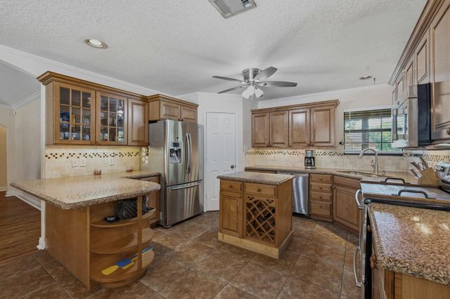 10985 Woods Lane, Cleveland, TX 77328