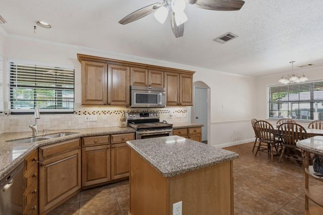10985 Woods Lane, Cleveland, TX 77328