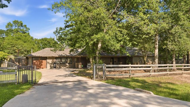 10985 Woods Lane, Cleveland, TX 77328