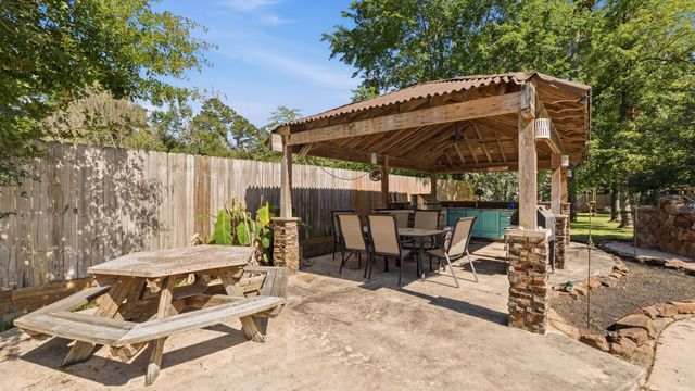 10985 Woods Lane, Cleveland, TX 77328