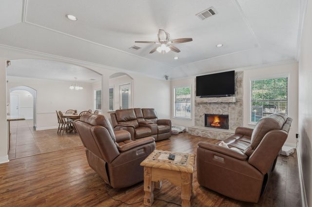 10985 Woods Lane, Cleveland, TX 77328