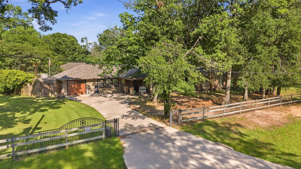 10985 Woods Lane, Cleveland, TX 77328