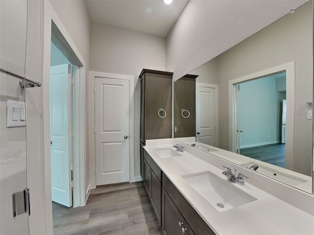 1029 Fallgate Drive, Saginaw, TX 76179