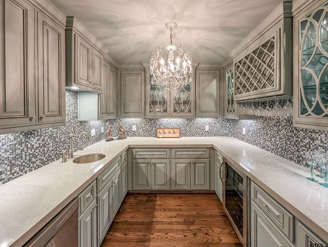 1401 Belmont Dr, Tyler, TX 75701