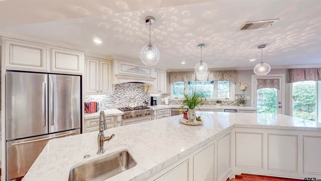 1401 Belmont Dr, Tyler, TX 75701