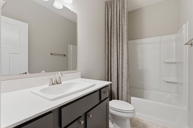 3215 Farmhouse Lane, Grove City, OH 43123