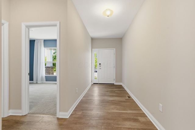 3215 Farmhouse Lane, Grove City, OH 43123
