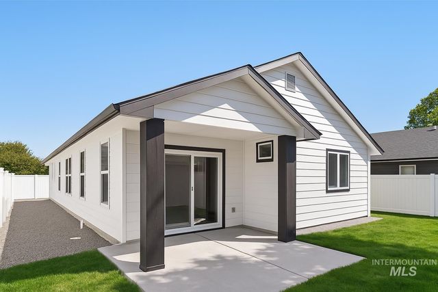 1915 Oregon Ave, Caldwell, ID 83605