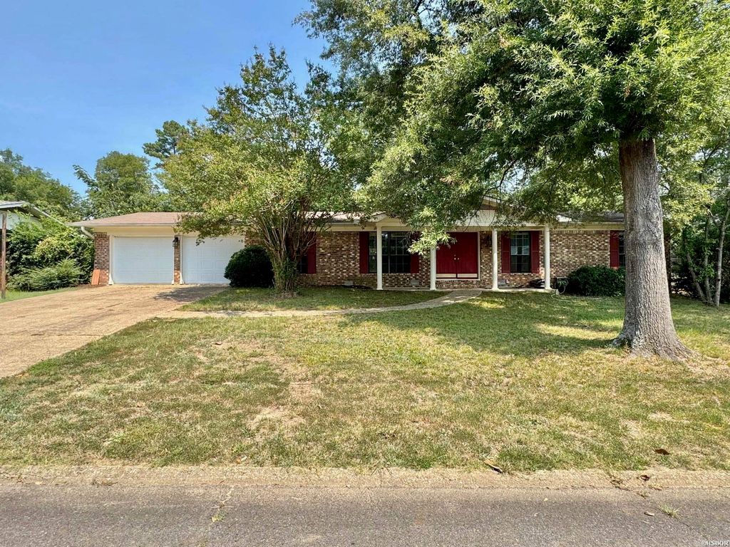 111 San Pablo Way, Hot Springs, AR 71913