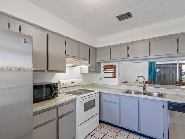 9066 SW 147th Ct, Miami, FL 33196