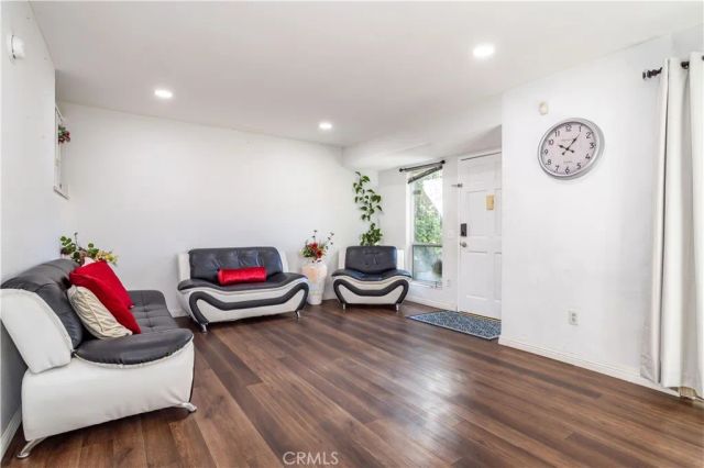 10125 De Soto 45, Chatsworth, CA 91311