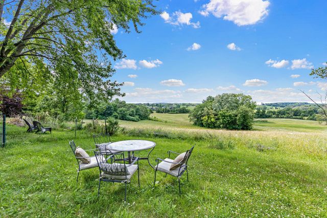 8955 Hilltop Drive, Saint Bonifacius, MN 55375