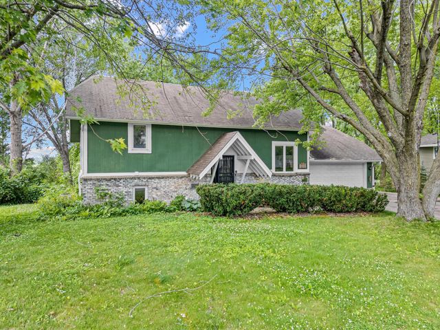 8955 Hilltop Drive, Saint Bonifacius, MN 55375