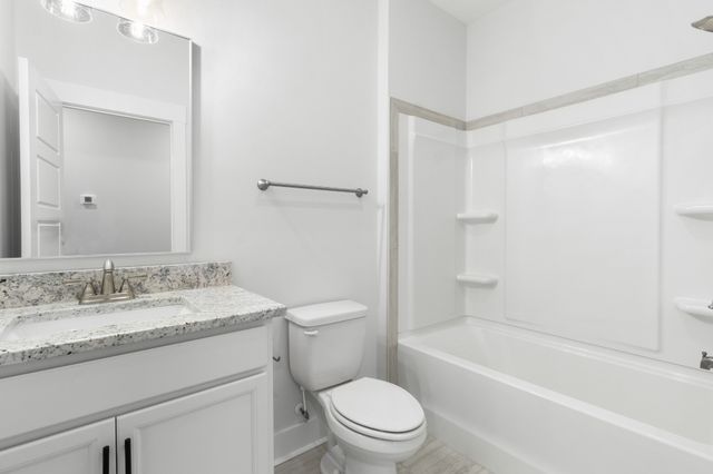 978 Alton Dr, Clarksville, TN 37043