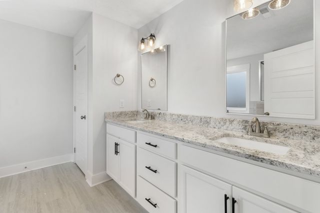 978 Alton Dr, Clarksville, TN 37043