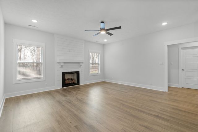978 Alton Dr, Clarksville, TN 37043