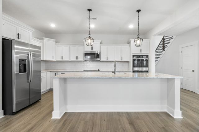 978 Alton Dr, Clarksville, TN 37043