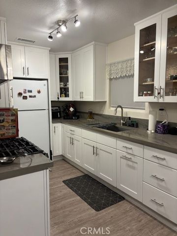 14551 Tupper 29, Panorama City (los Angeles), CA 91402