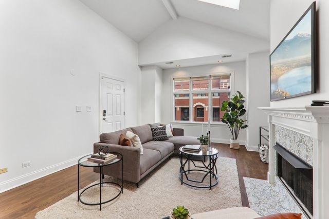 2846 N Halsted Street 4S, Chicago, IL 60657