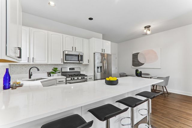 2846 N Halsted Street 4S, Chicago, IL 60657