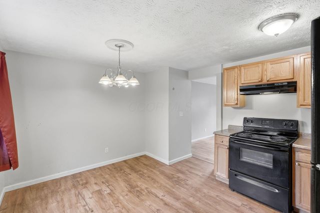 3313 Robin Hill Court E, Columbus, OH 43223