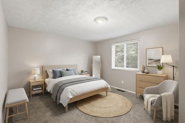 3313 Robin Hill Court E, Columbus, OH 43223
