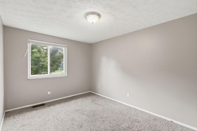 3313 Robin Hill Court E, Columbus, OH 43223