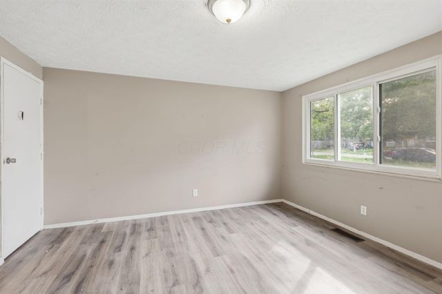 3313 Robin Hill Court E, Columbus, OH 43223