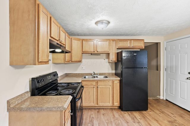 3313 Robin Hill Court E, Columbus, OH 43223