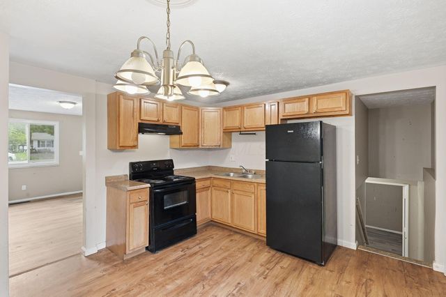 3313 Robin Hill Court E, Columbus, OH 43223