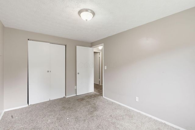 3313 Robin Hill Court E, Columbus, OH 43223