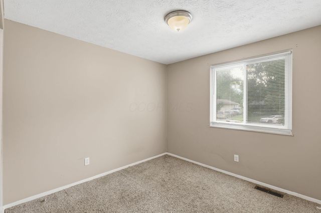 3313 Robin Hill Court E, Columbus, OH 43223