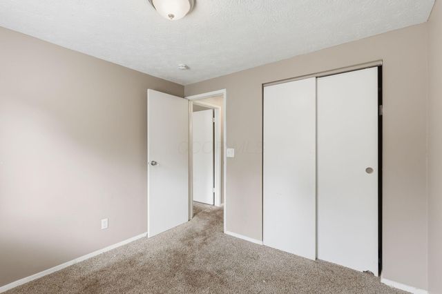 3313 Robin Hill Court E, Columbus, OH 43223