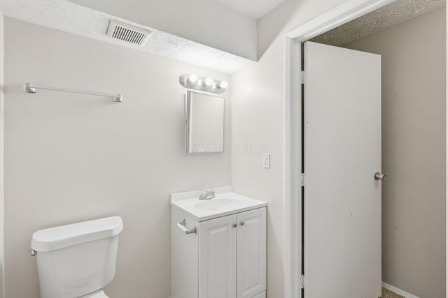 3313 Robin Hill Court E, Columbus, OH 43223
