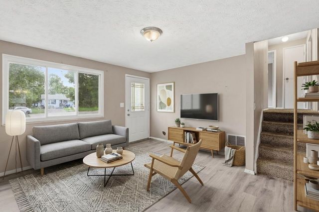 3313 Robin Hill Court E, Columbus, OH 43223
