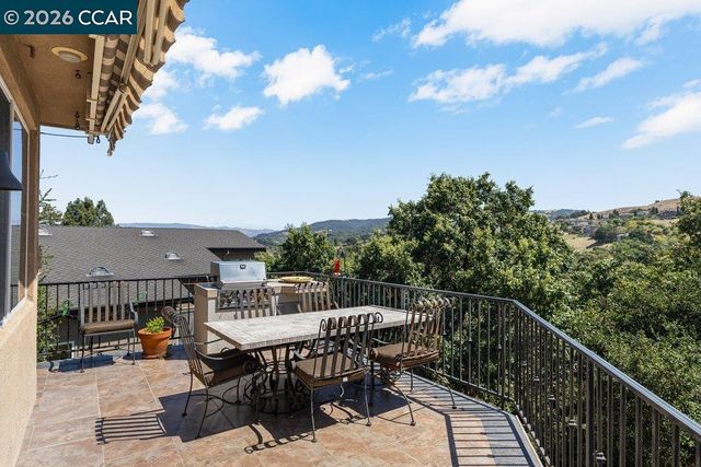 11183 Brittany Ln, Dublin, CA 94568