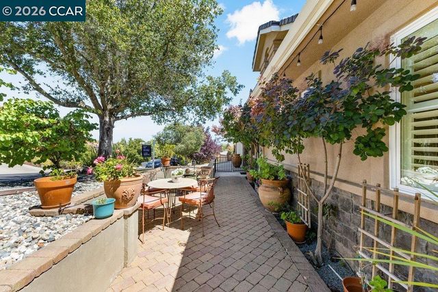 11183 Brittany Ln, Dublin, CA 94568