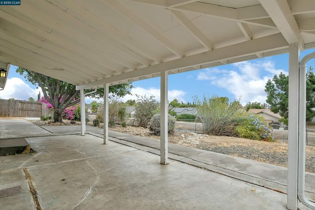 1449 Ventura Dr, Pittsburg, CA 94565