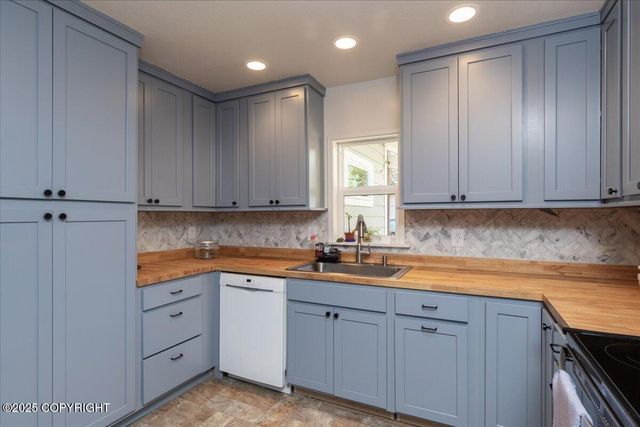 6897 No Name Lane, Fairbanks, AK 99712