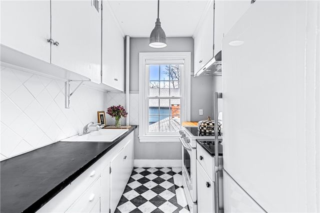 75 Greenwood Avenue, East Providence, RI 02916