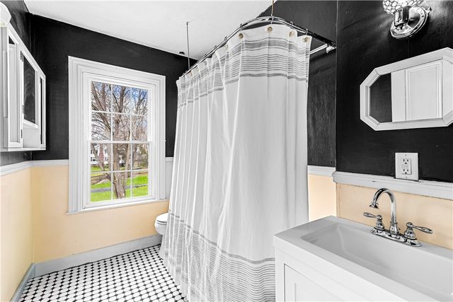 75 Greenwood Avenue, East Providence, RI 02916