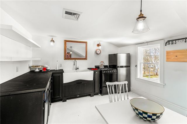 75 Greenwood Avenue, East Providence, RI 02916