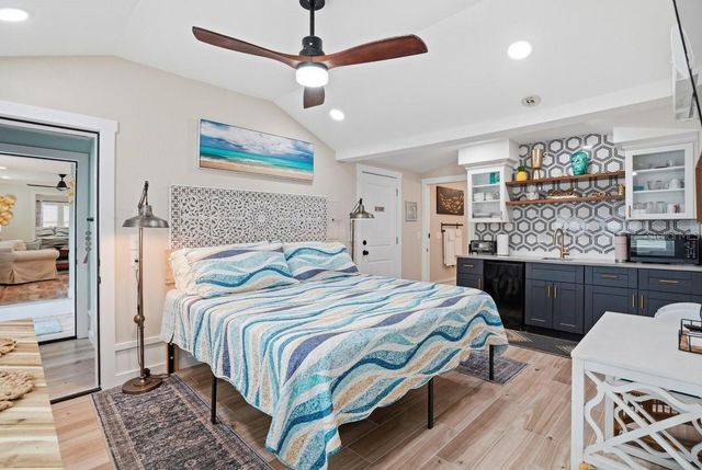 118 92ND AVENUE, Treasure Island, FL 33706